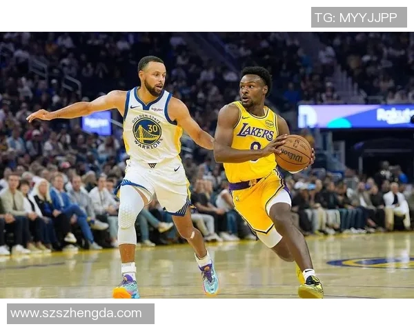 2015年湖人与勇士季前赛精彩对决回顾与分析