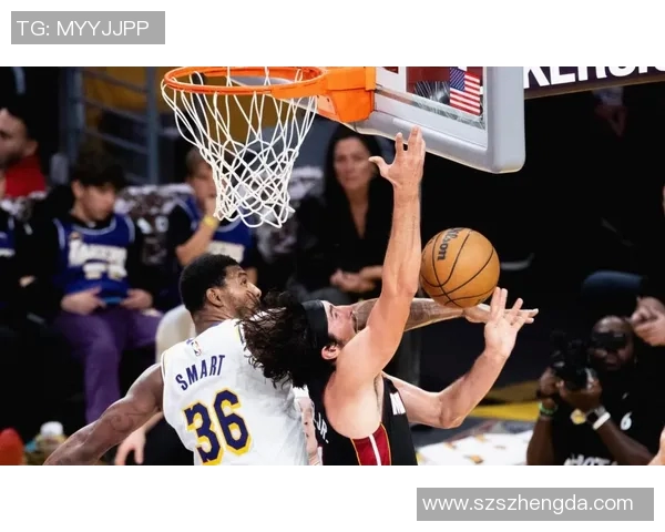 快船与湖人激战正酣企鹅体育全程直播精彩瞬间回顾 快船与湖人激战正酣企鹅体育全程直播精彩瞬间回顾