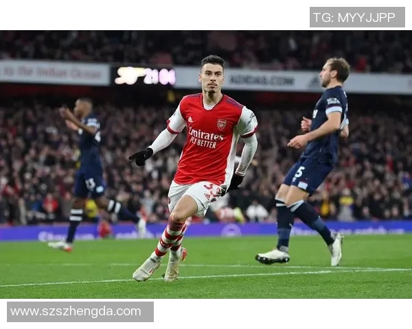 马丁内利的崛起之路:从青涩小将到球队核心的蜕变与成长 马丁内利的崛起之路:从青涩小将到球队核心的蜕变与成长